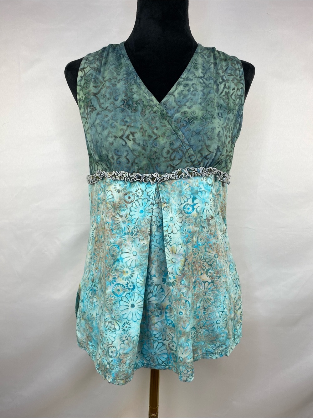 Wind River Boho Floral Batik Empire Waist Tank Top Ruffle Trim Size Small
